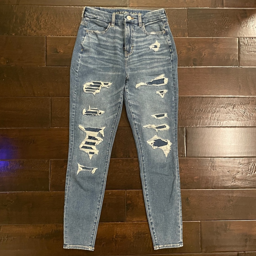 American Eagle “The Dream Jean” Curvy High Rise Distressed Jegging/Jeans